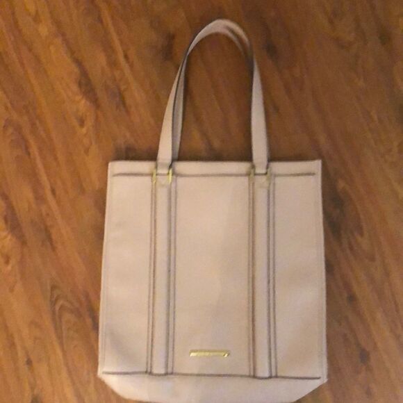 Steve Madden Handbags - Steve Madden Blush multi pocket tote bag.